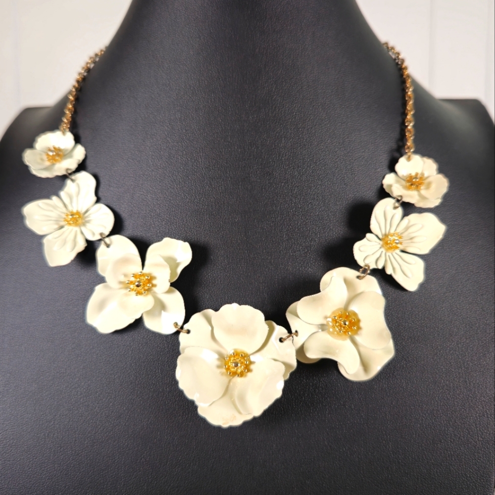 Elegant White Floral Necklace with Gold-tone Chain